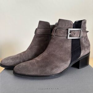 NWT Aquatalia Women’s Gray Suede 9B Ankle Booties.  Absolutely Gorgeous ☺️